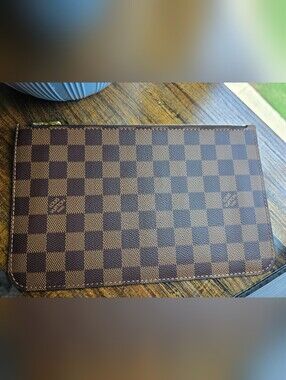 Louis Vuitton Damier Ebene Neverfull Pochette